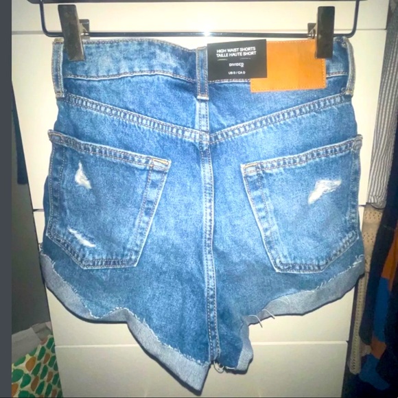 H&M high waisted mom shorts - Picture 2 of 3